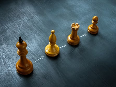 Line-of-chess-pieces-and-arrows-as-a-concept-of-succession-planning