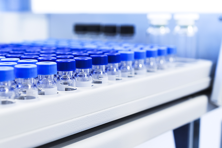 Rows-of-glass-vials-in-a-tray-automatic-liquid-dispenser